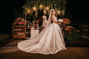 Glamour wedding styling in a sustainable way